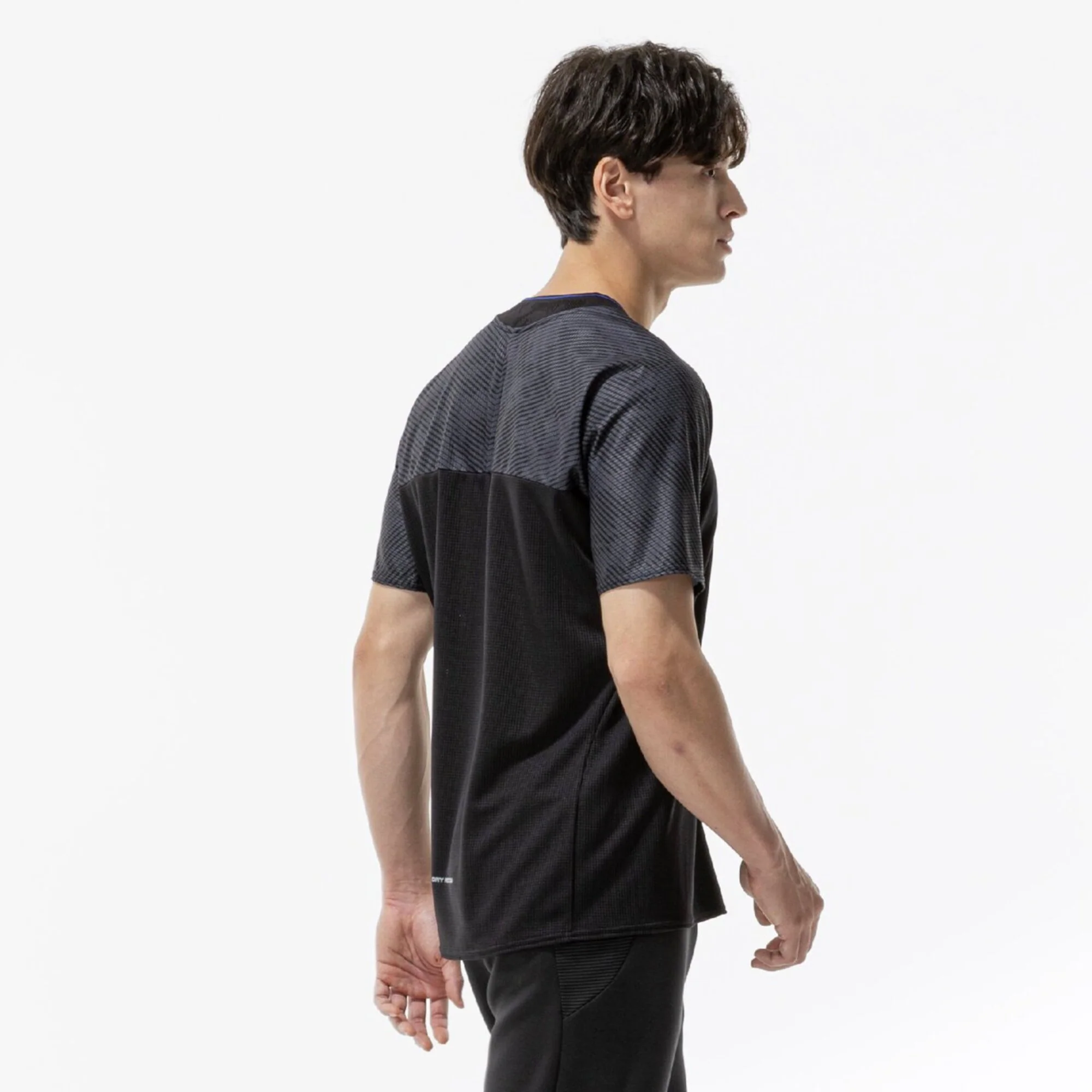 U DRY AEROFLOW T-SHIRT - Image 25