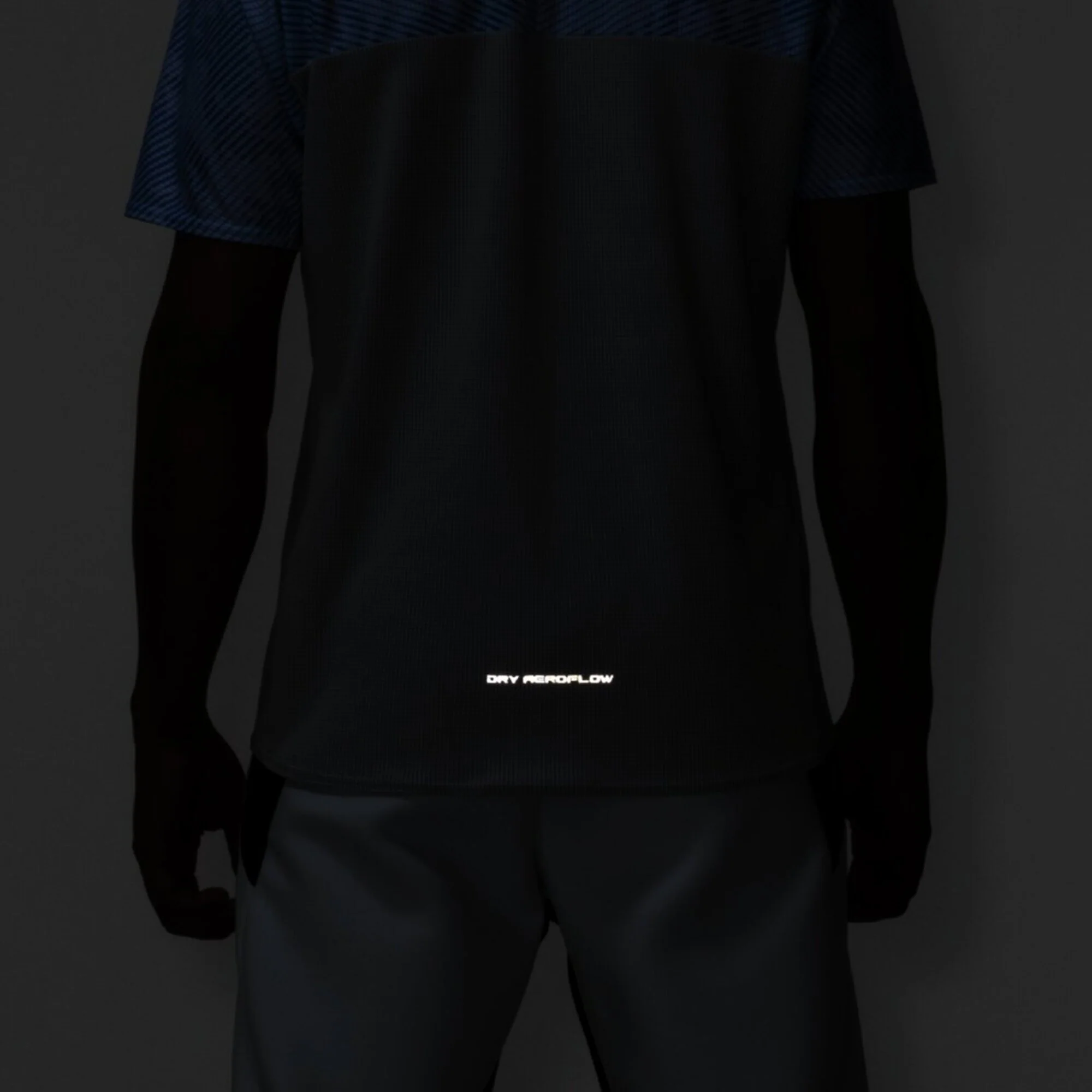 U DRY AEROFLOW T-SHIRT - Image 8