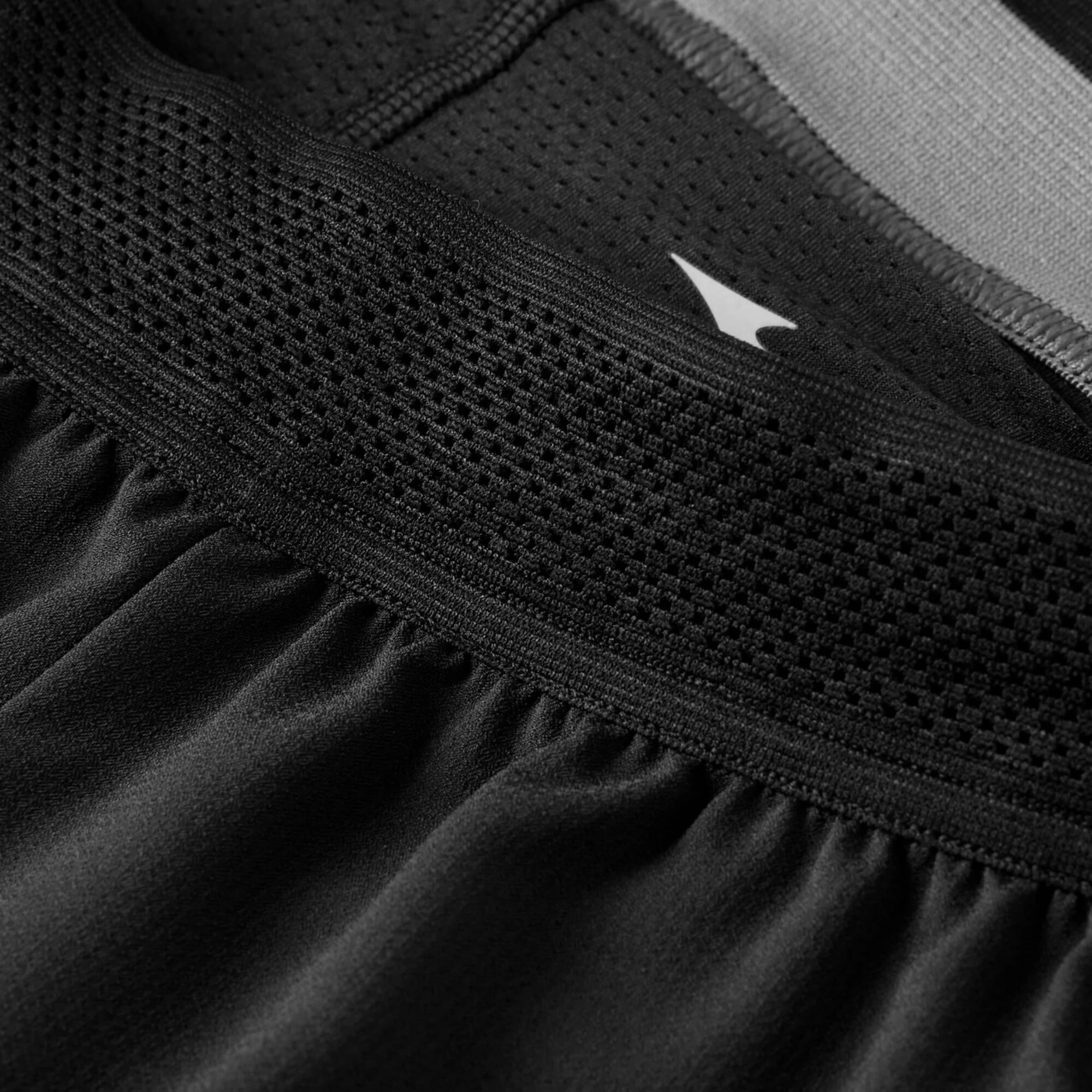 TECH LIGHT 5.5 2IN1 SHORTS - Image 3